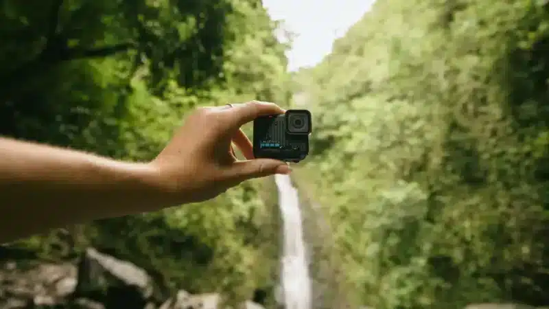 ⁦GoPro Hero - كاميرا أكشن صغيرة الحجم مقاومة للماء مع فيديو 4K Ultra HD، صور بدقة 12 ميجا بكسل، شاشة تعمل باللمس⁩ - الصورة ⁦4⁩